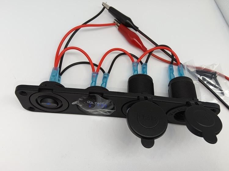 4 in 1 Voltmetro Automotive Dual USB 12V Car Cigarette Lighter Voltage Meter Con Interruttore
